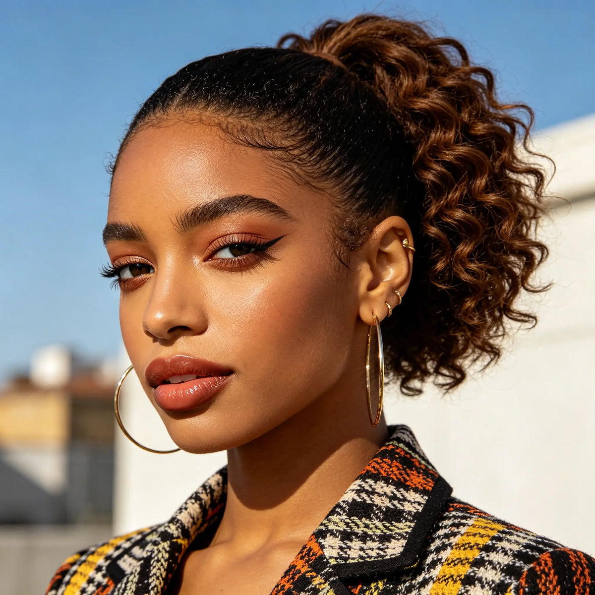 25cm / 9.8inch Short Fluffy Curly Ponytail Wig, Drawstring African Fluffy Hair Bun, Synthetic Natural Wave Hairpiece, for Women Only. Suitable for Daily Use, Dates, Photography, Parties, and Other Occasions.
